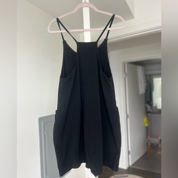 Black Sleeveless Romper with Pockets - Picture 9 of 10